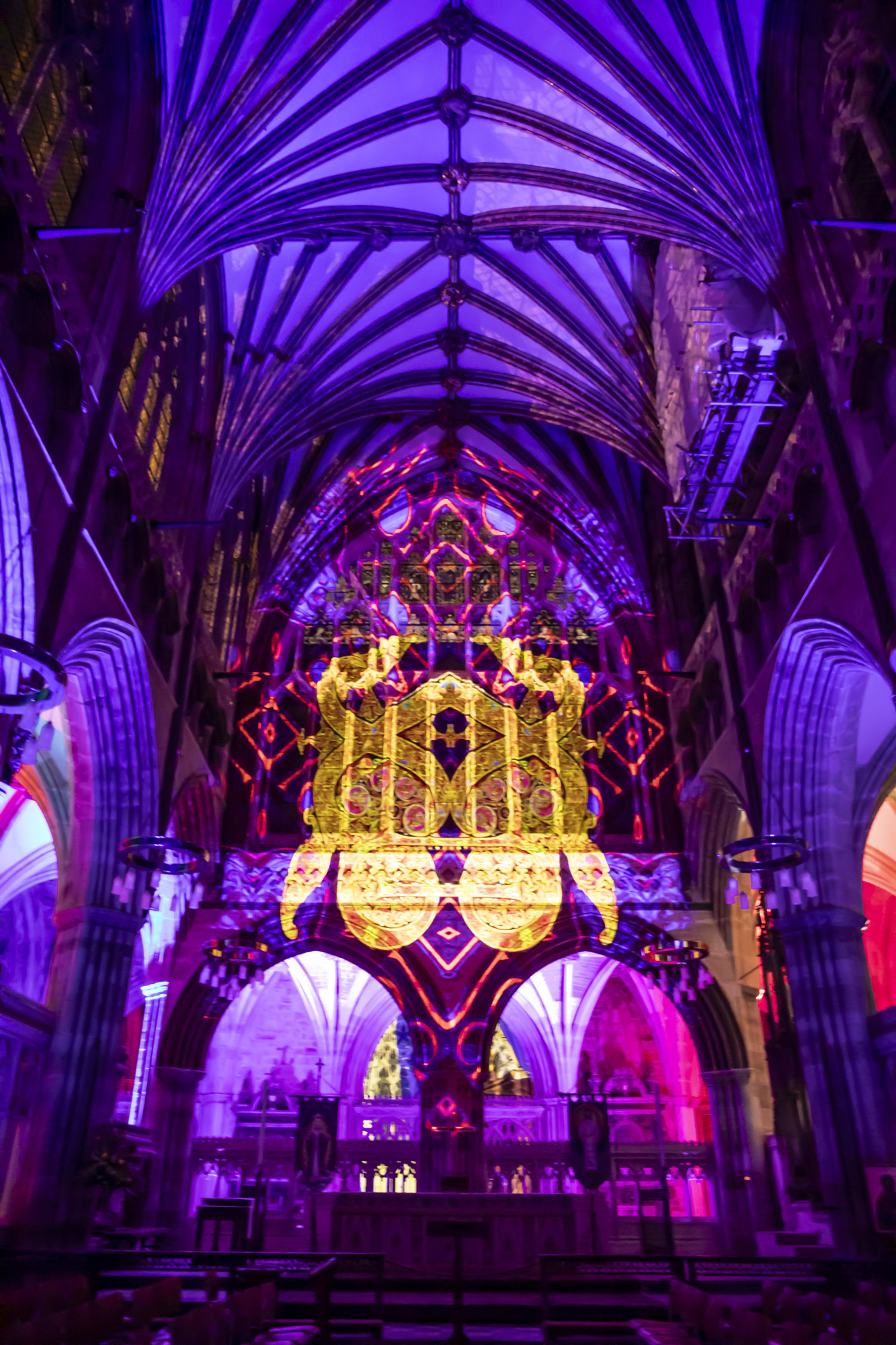 Luxmuralis-Exeter-Cathedral-Storytellerson-et-lumiere-light-show-light-and-sound-projection-art-light-art-epic-art_5