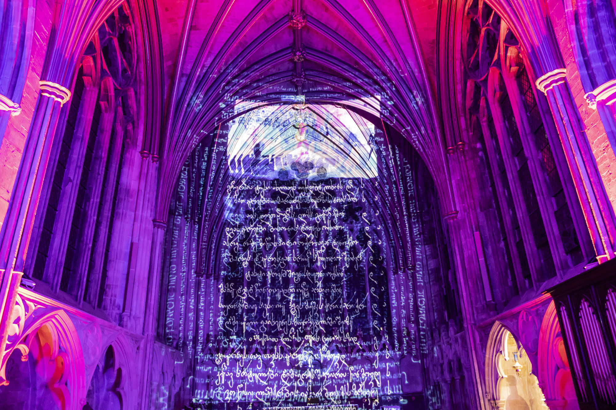 Luxmuralis-Exeter-Cathedral-Storytellerson-et-lumiere-light-show-light-and-sound-projection-art-light-art-epic-art_9